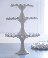 Ruffle Ceramic Cake stand - M - Made by Potluck